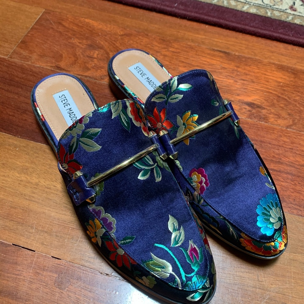 ❌❌SOLD❌❌Royal Blue Steve Madden Slides